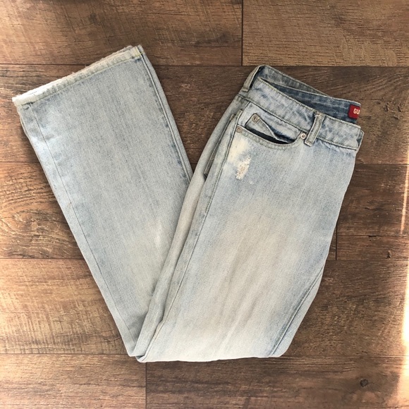Guess light wash jeans w/ embroidery detail sz: 27 - Picture 2 of 4